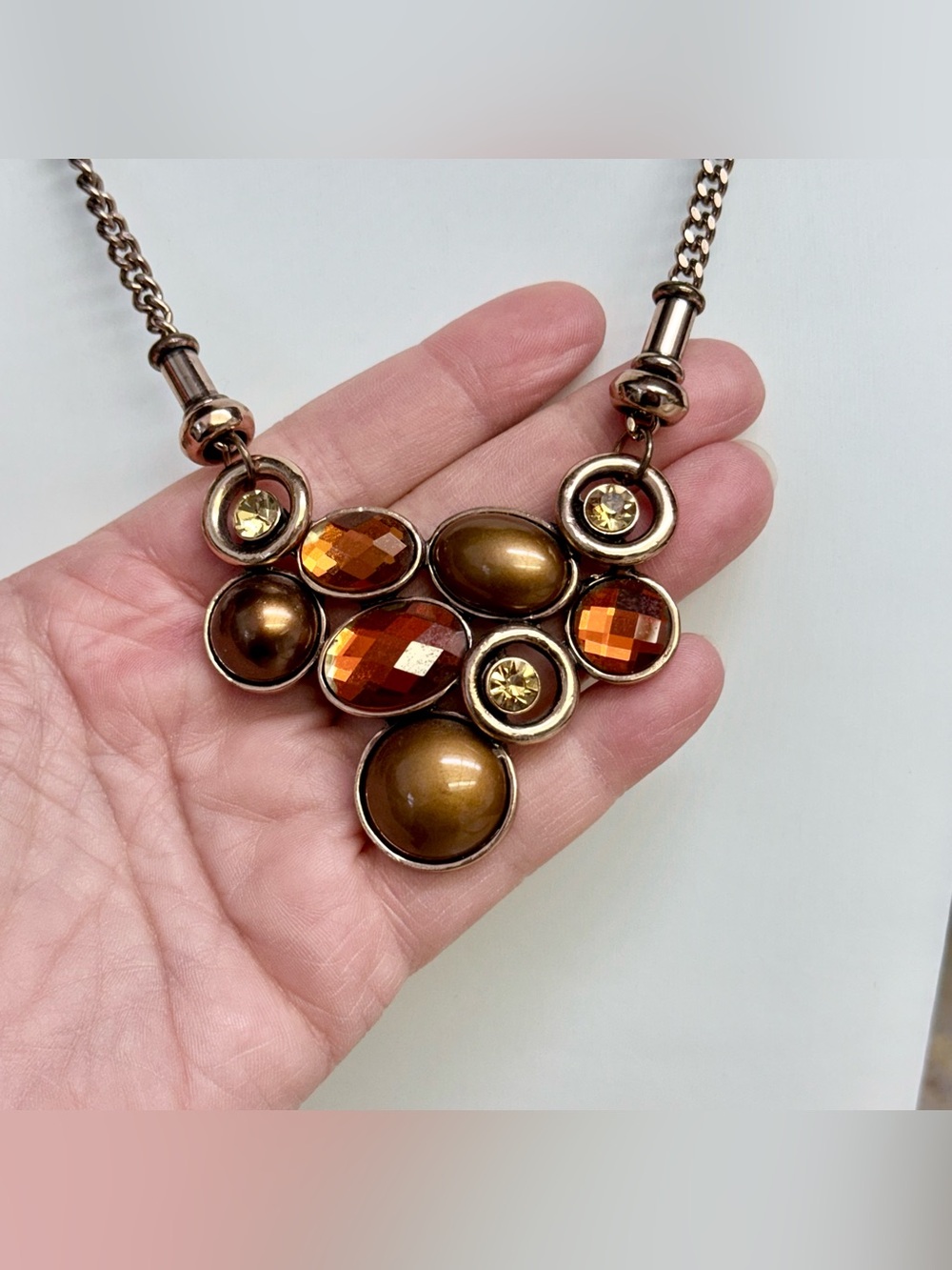 Lovely, vintage-inspired bib necklace - Picture 3 of 5